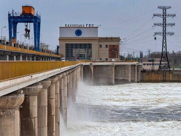 Tama na Dnieprze przy elektrowni wodnej w Nowej Kachowce