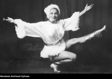Tancerka Iga Korczyńska, koniec lat 20. XX wieku
