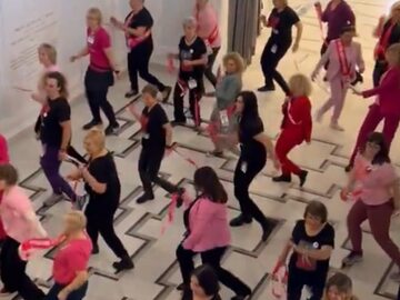 Taniec "przeciwko przemocy wobec kobiet" w Sejmie