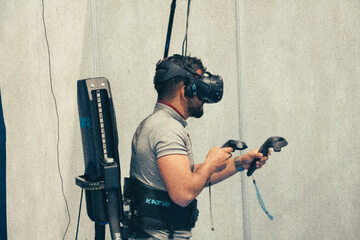 Technologie AR i VR wspierają bines