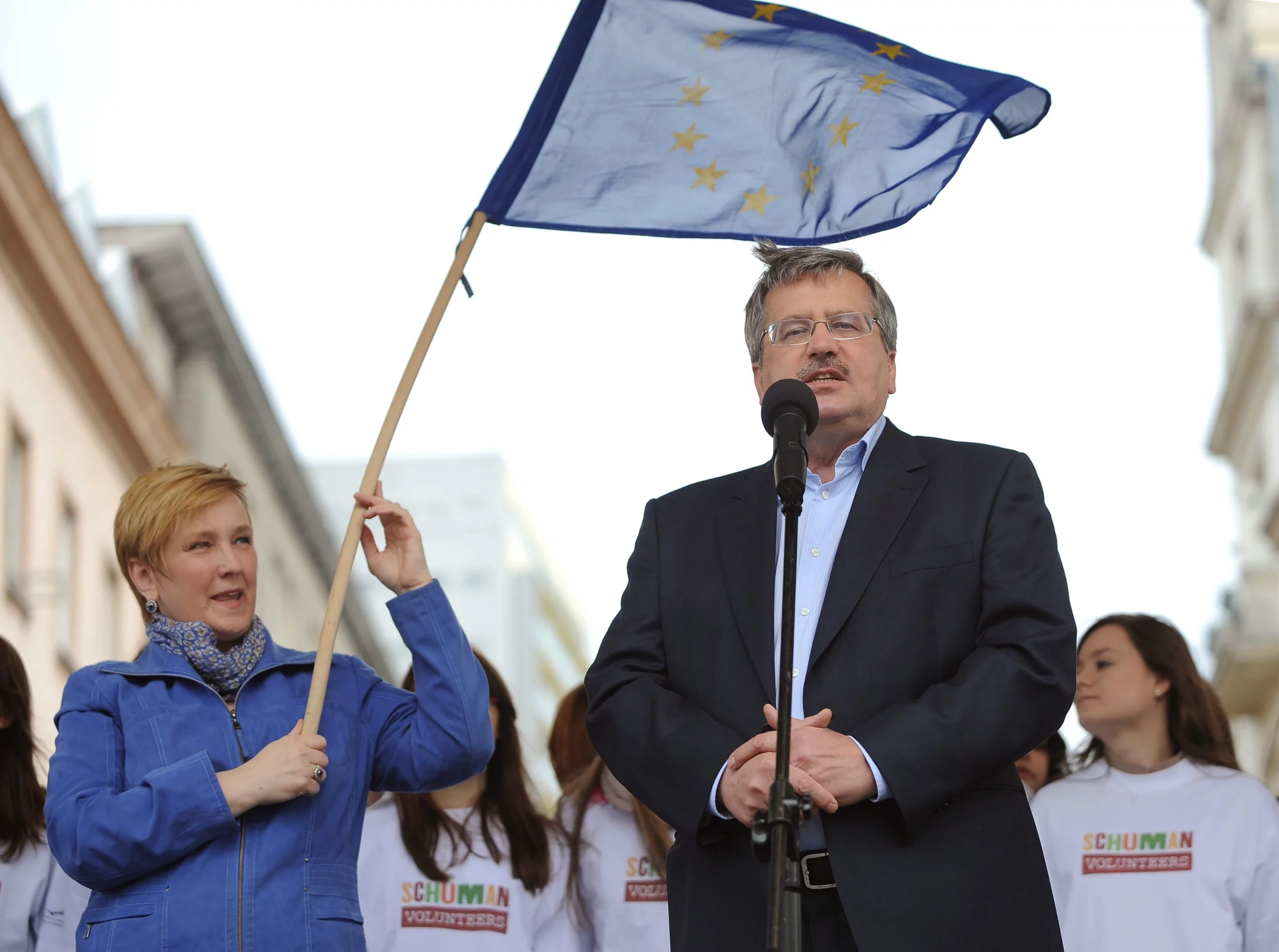 Warszawa 2011 r. Europosłanka Róża Thun (L) oraz ówczesny prezydent Bronisław Komorowski.