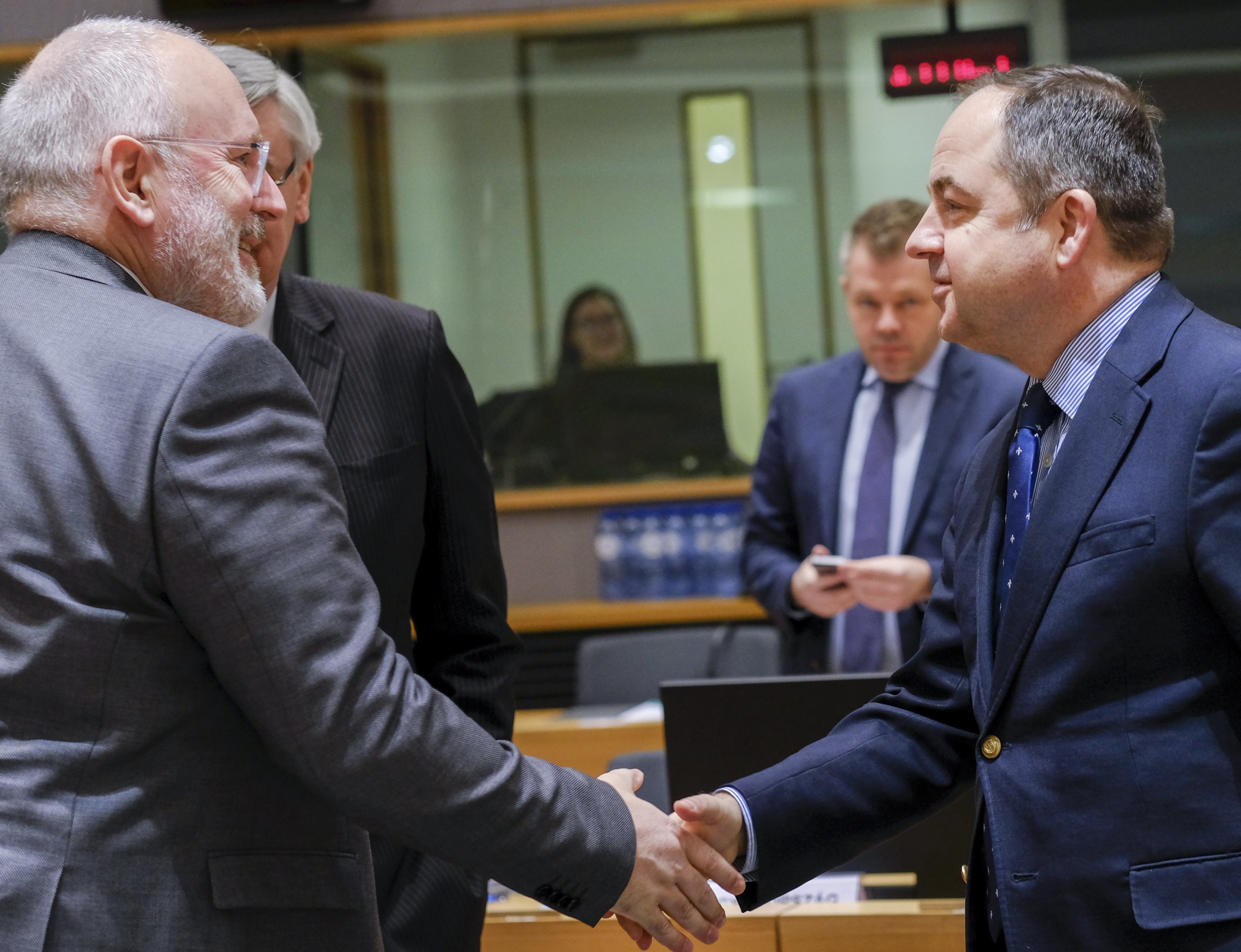 Frans Timmermans, Konrad Szymański