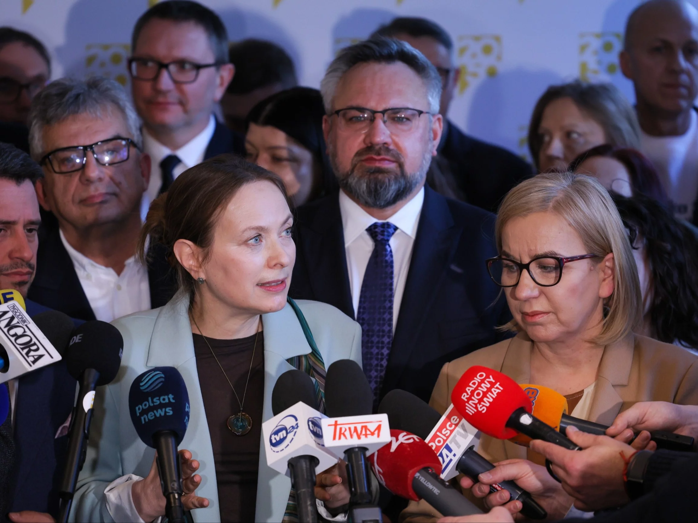 Nowa przewodnicząca Polski 2050 Katarzyna Pełczyńska-Nałęcz, przewodniczący KP Polski 2050 Paweł Śliz, poseł Polski 2050 Mirosław Suchoń i minister klimatu i środowiska Paulina Henning-Kloska