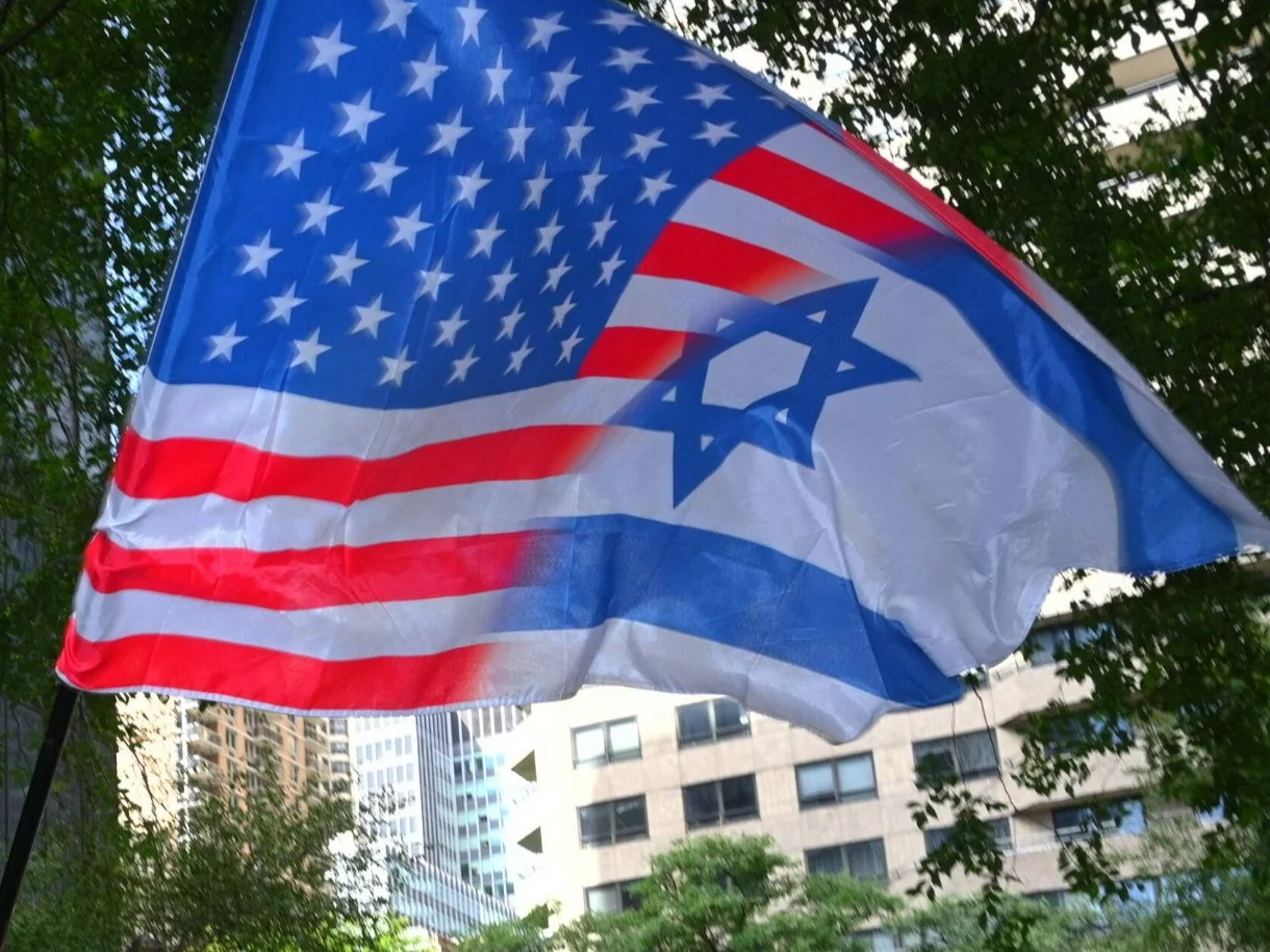 Połączone flagi USA i Izraela, zdjęcie ilustracyjne