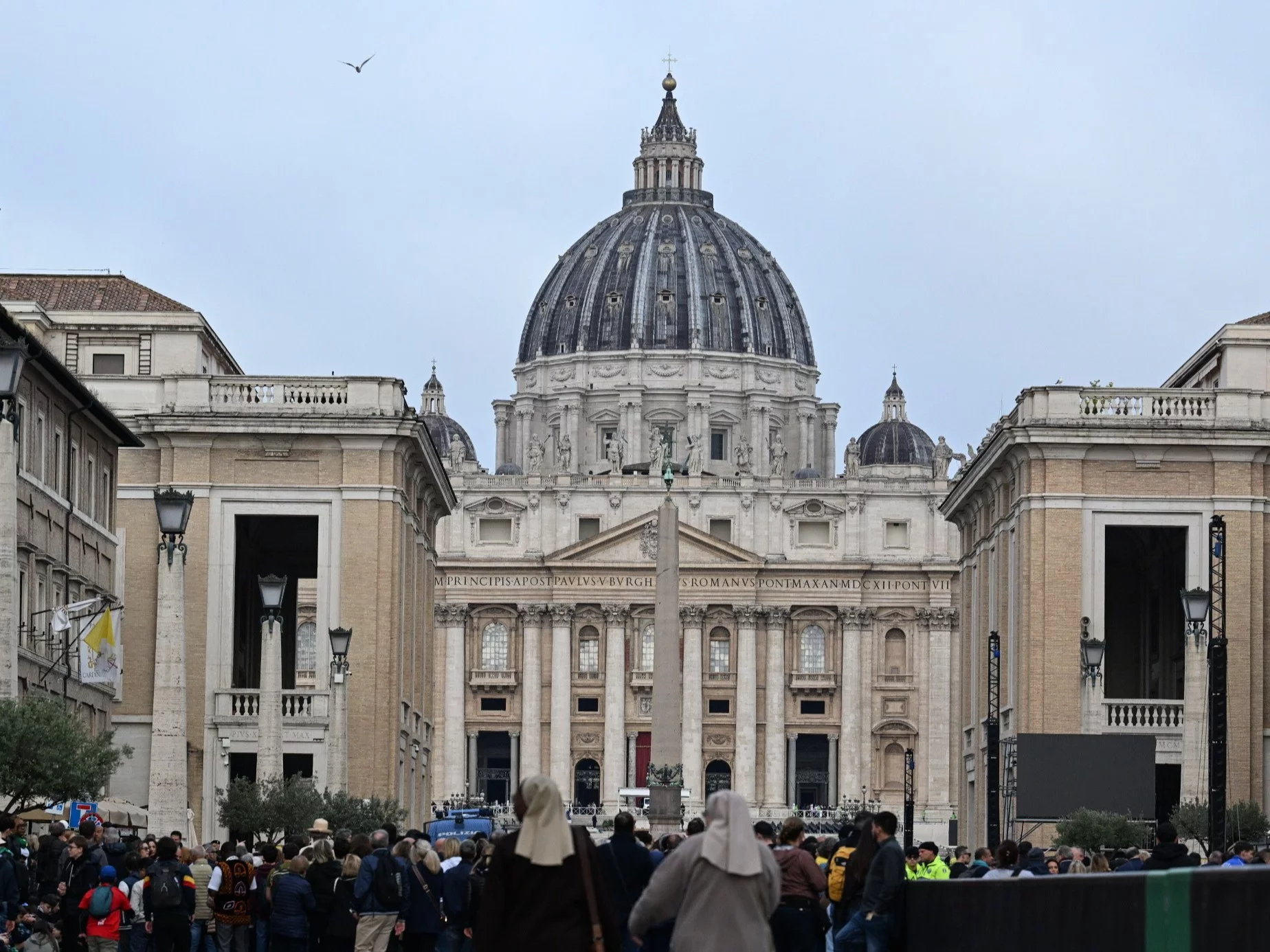 To on podsunął papieżowi pomysł z pochówkiem. Podano nazwisko