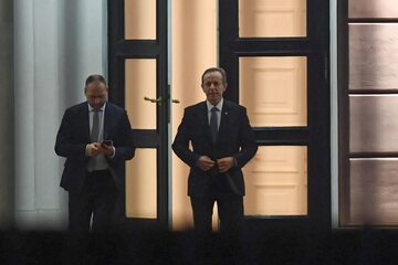 Tomasz Grodzki wychodzi z Pałacu Prezydenckiego po spotkaniu z Andrzejem Dudą