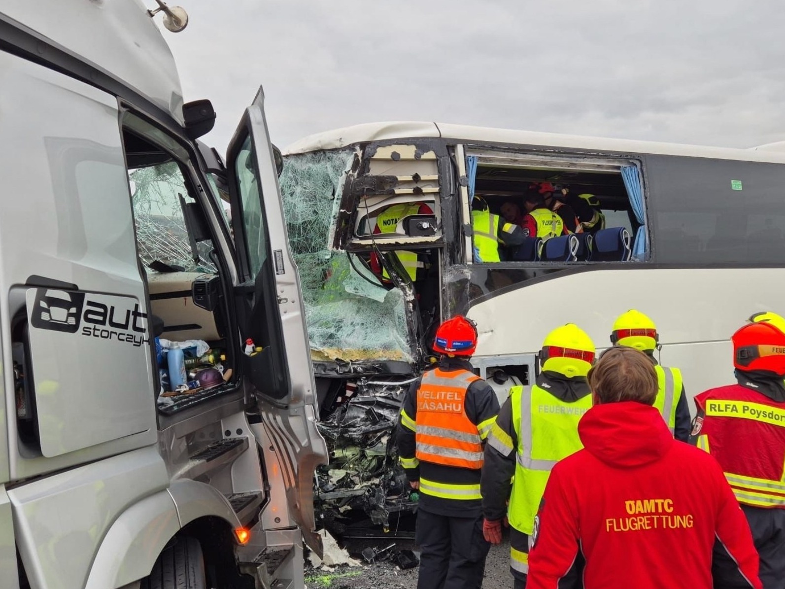 Tragiczny wypadek polskiego autokaru w Austrii. Jedna osoba nie żyje, kilkanaście rannych