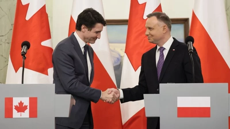Prezydent RP Andrzej Duda (P) i premier Kanady Justin Trudeau (L)