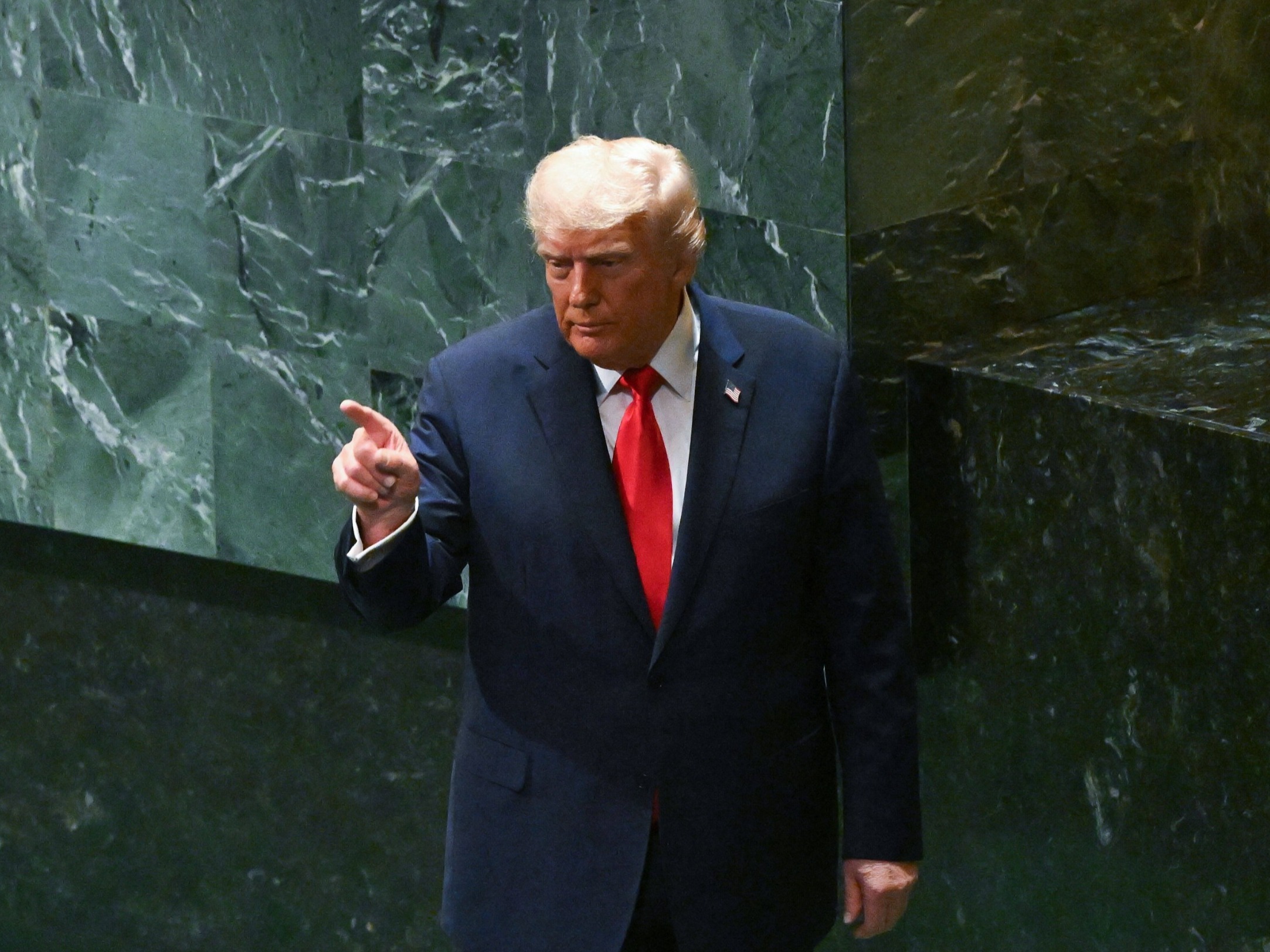 Trump jednoznacznie o rosyjskich samolotach: Powinni je zestrzeliwać