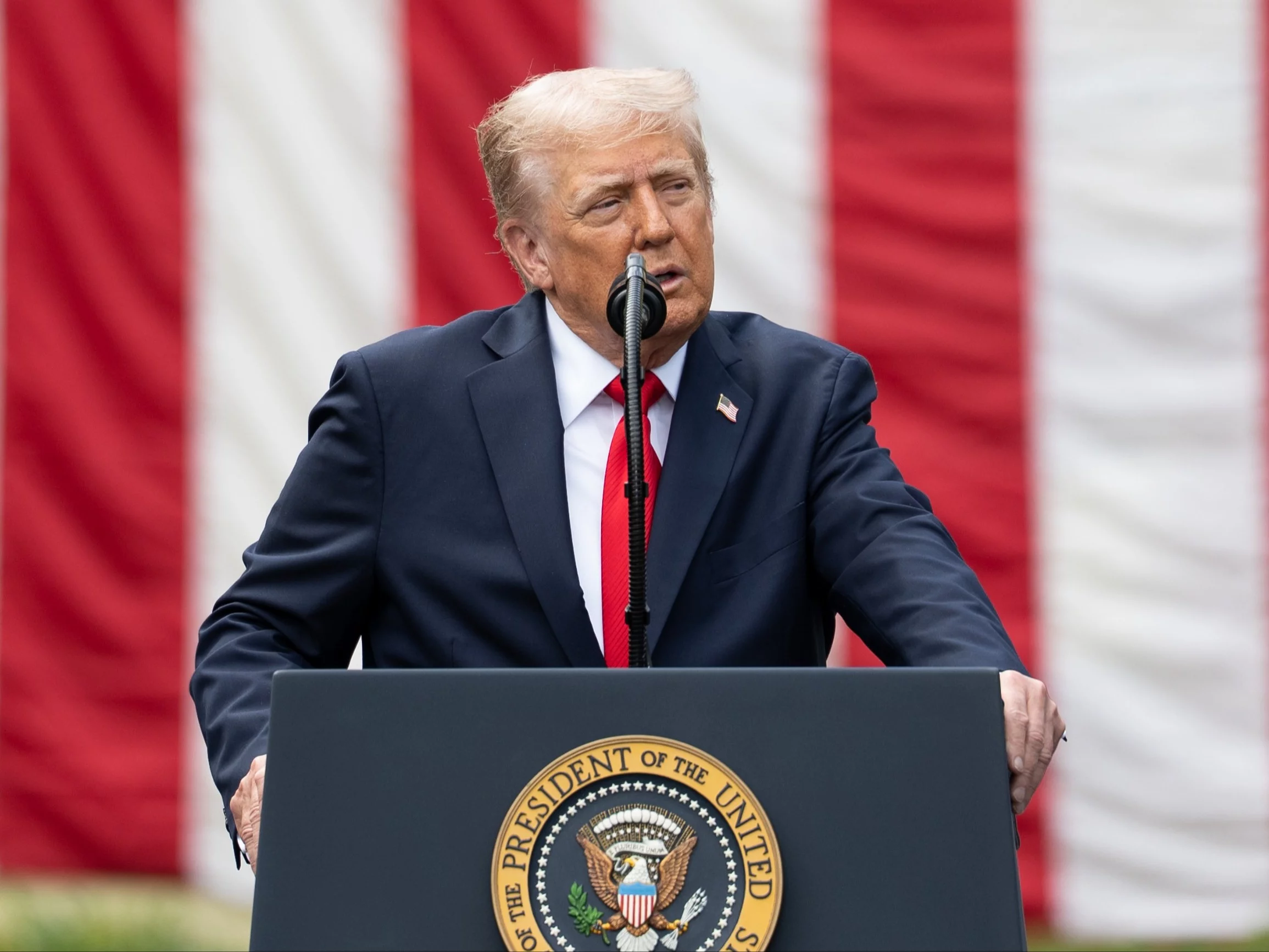 "Rosja nam groziła". Trump: Wysłałem najpotężniejszą broń