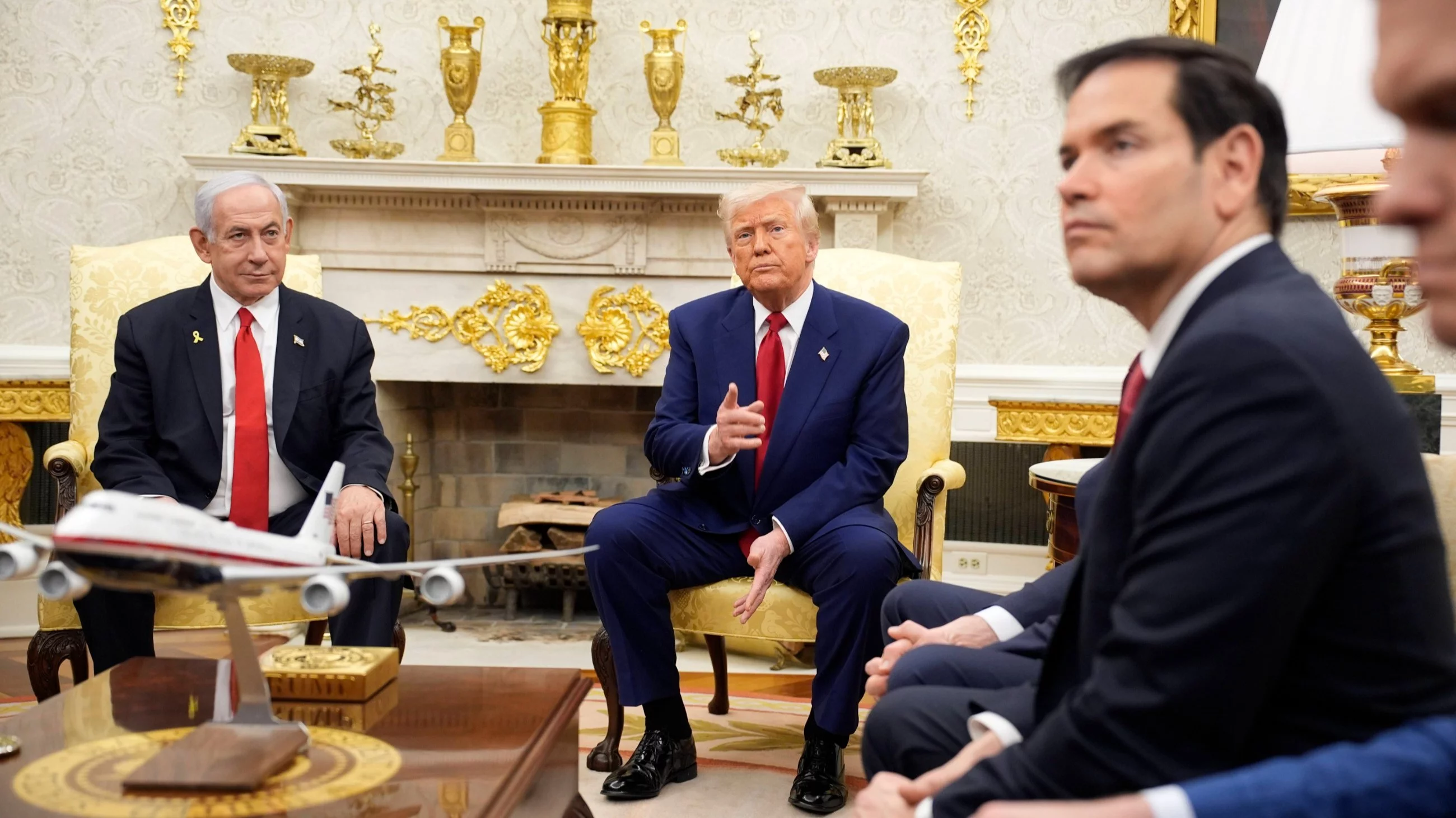 Donald Trump, Benjamin Netanjahu i Marco Rubio w Gabinecie Owalnym Białego Domu w Waszyngtonie