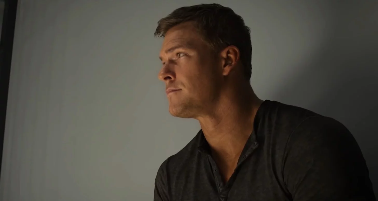 Alan Ritchson w serialu "Reacher" na Amazon Prime Video