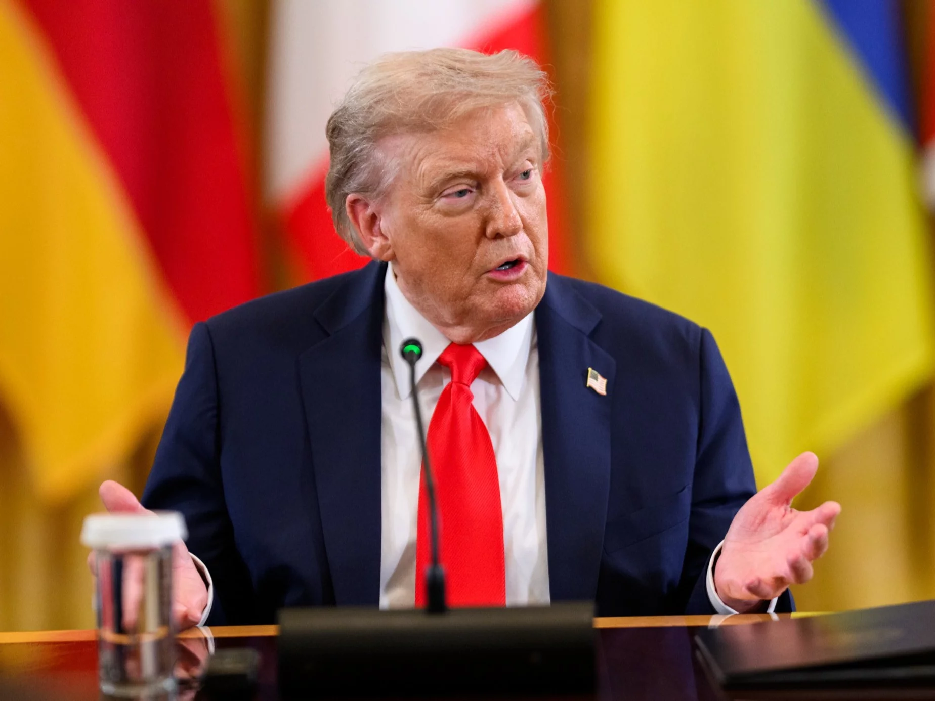 Nowy siniak na dłoni Trumpa. Rzecznik Białego Domu zabrała głos