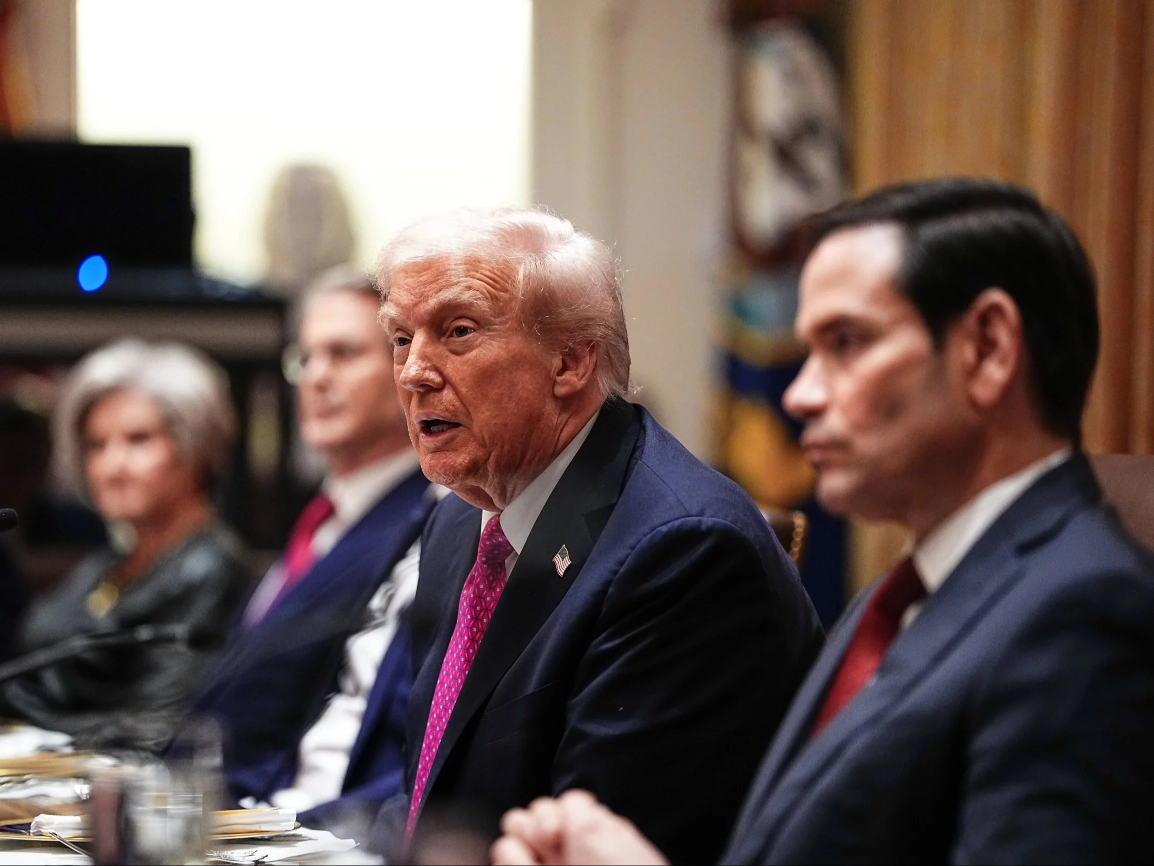 Trump: Zaoferował nam wszystko, bo nie chce lecieć w ch**a z USA