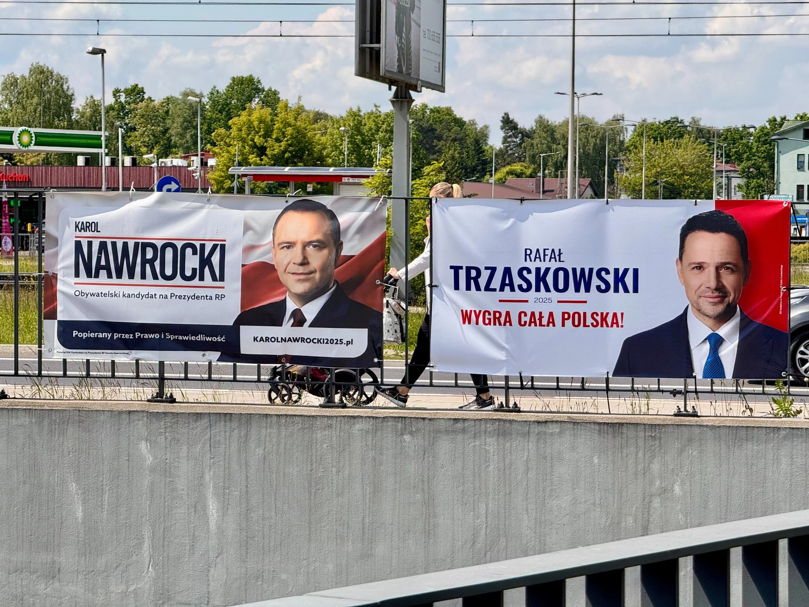 Karol Nawrocki i Rafał Trzaskowski na banerach wyborczych w Warszawie