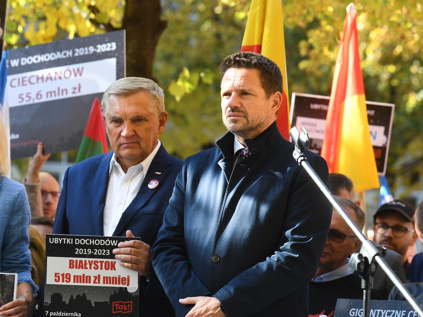 Rafał Trzaskowski na proteście samorządowców