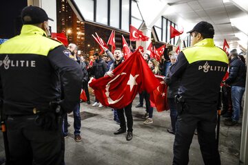 Turcy protestujący w Rotterdamie