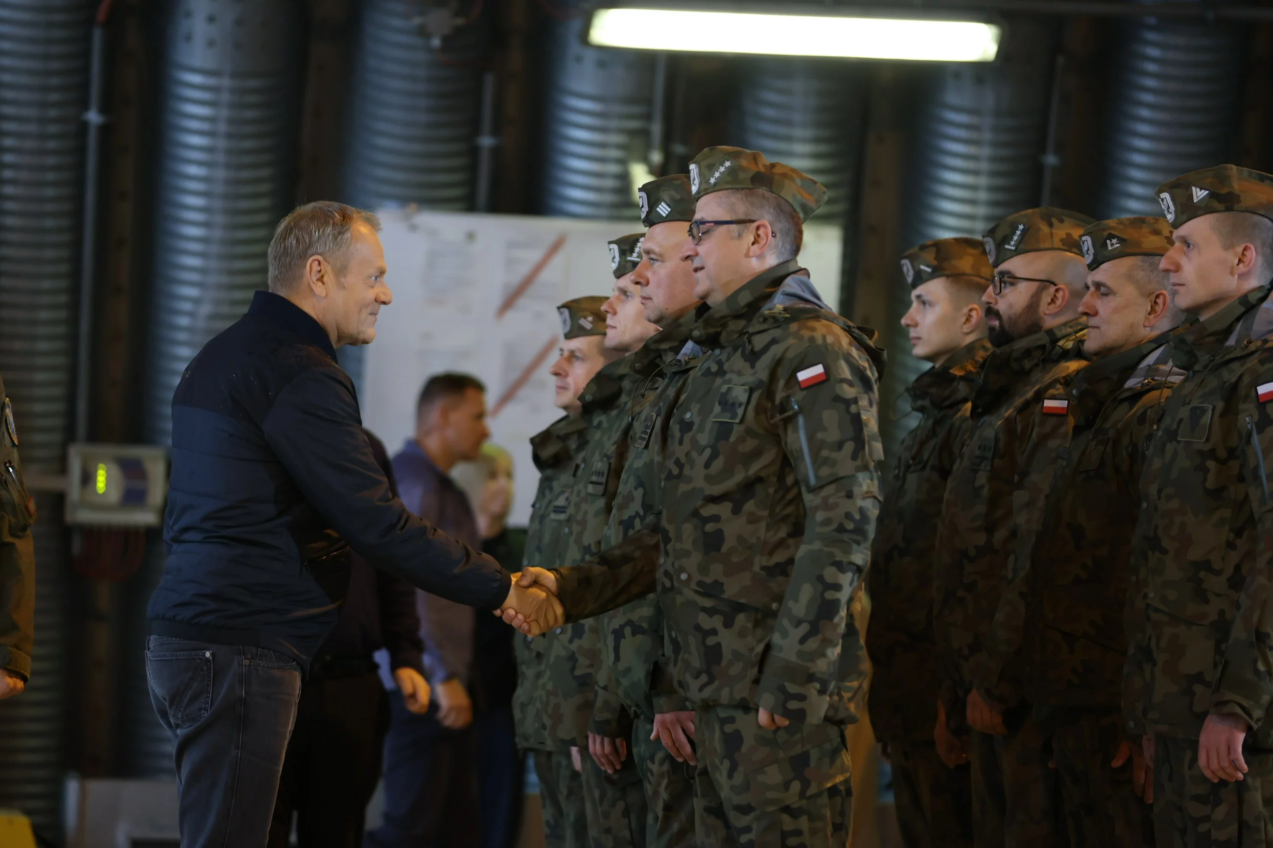 Tusk zwrócił się do pilotów wojskowych. "Nie są to już ćwiczenia"