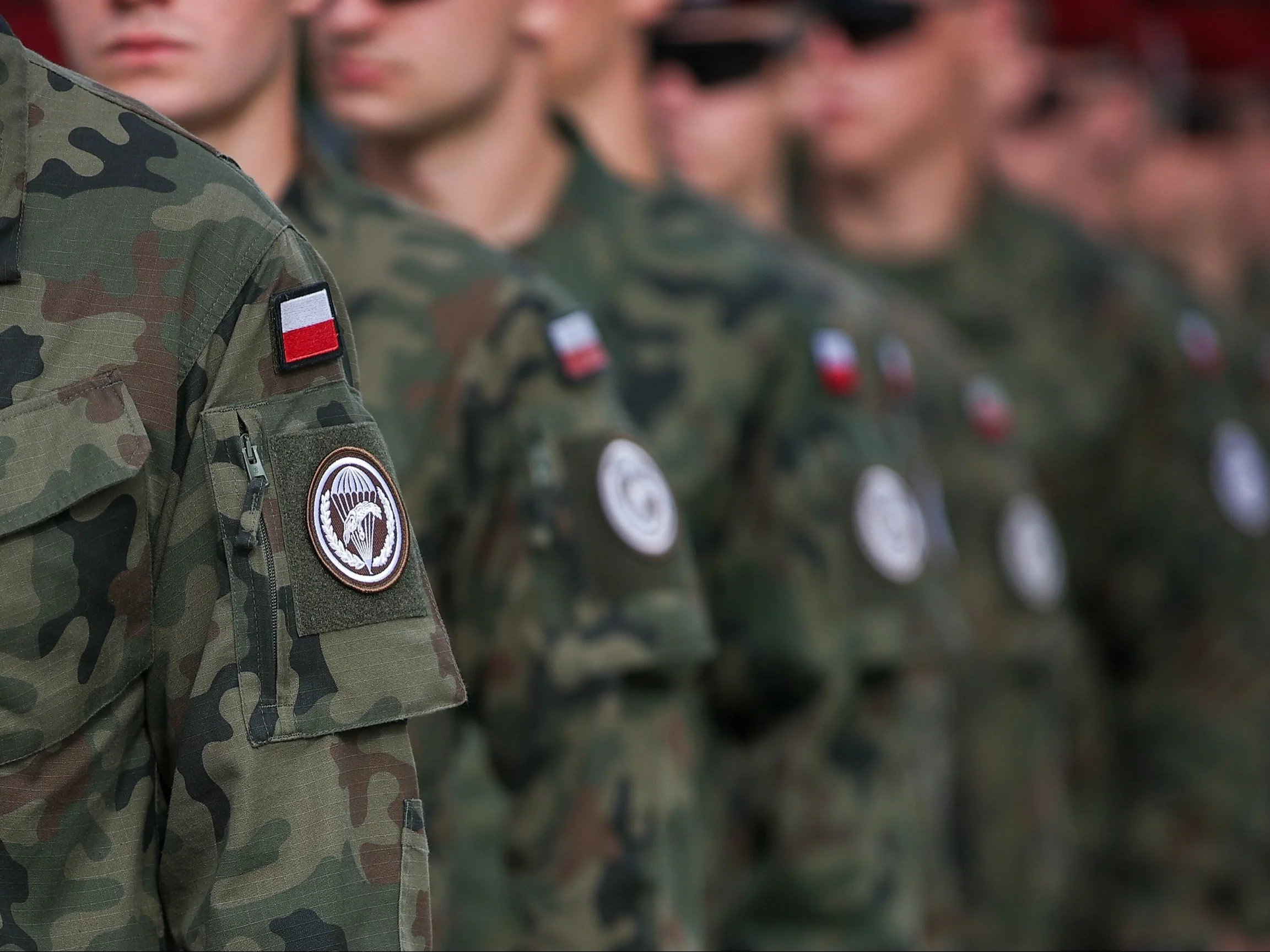 Tusk grzmiał "łapy precz od żołnierzy". Tymczasem 94 proc. Polaków ufa wojsku