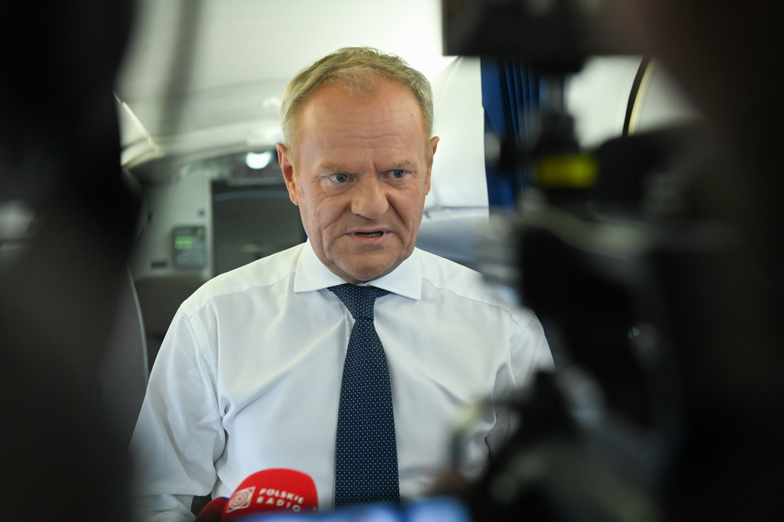 Tusk "nie ma wstępu" do Białego Domu? Mówi o "pisowskich pielgrzymkach"