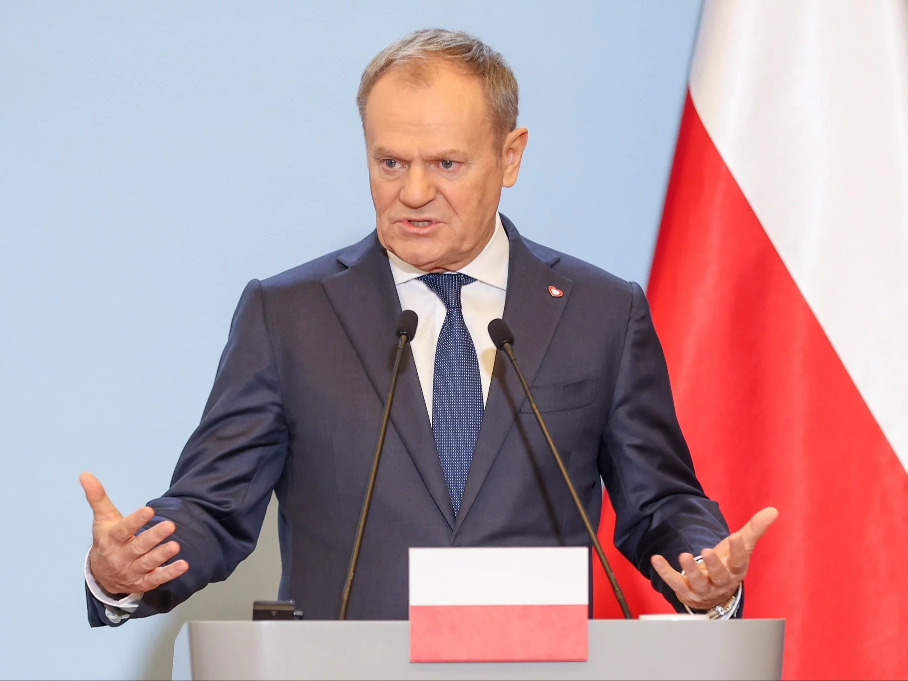 "Nie wierzyłem własnym oczom". Tusk o wpisie Jad Waszem na temat Polski