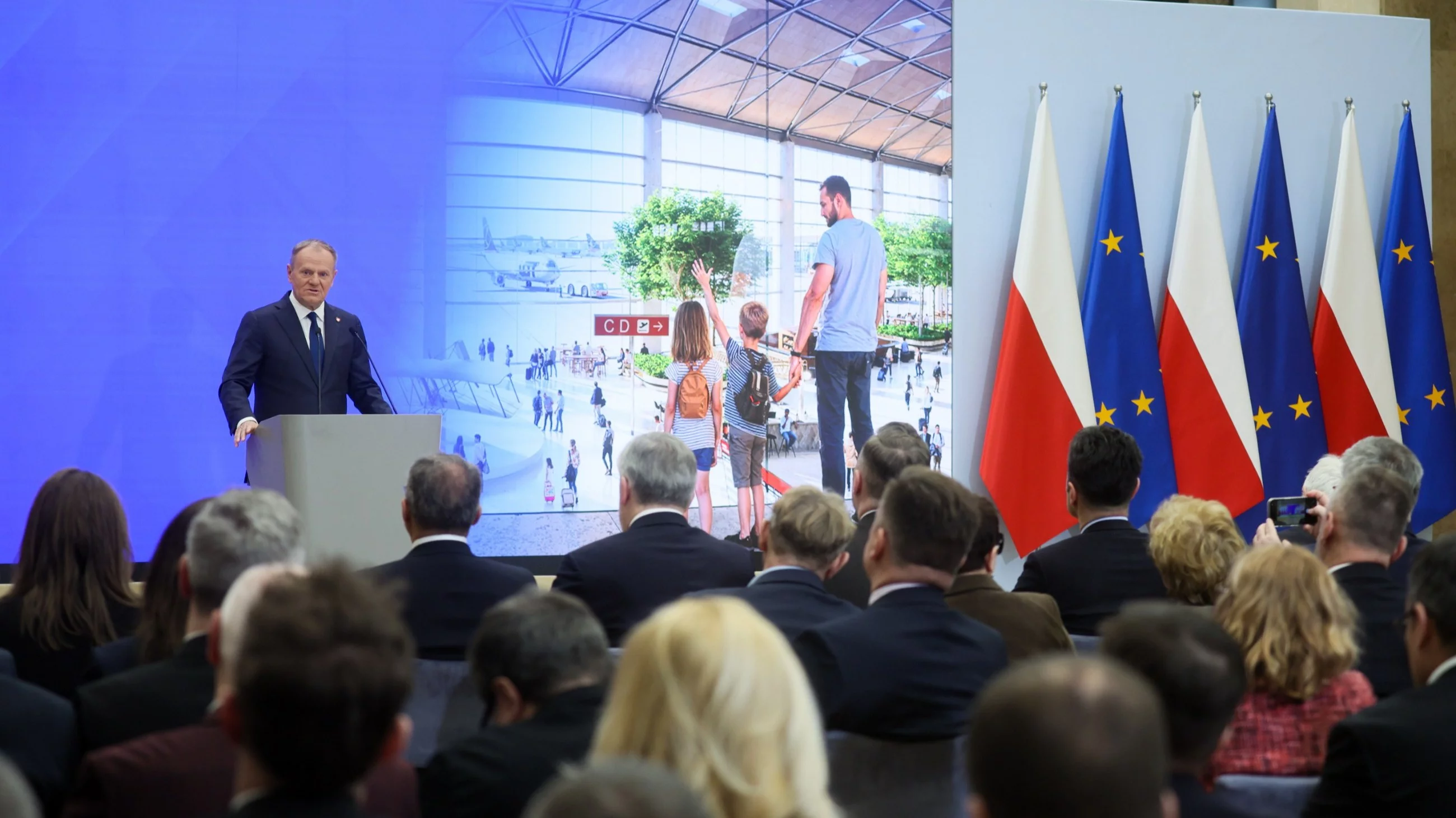 Premier Donald Tusk na konferencji nt. Portu Polska