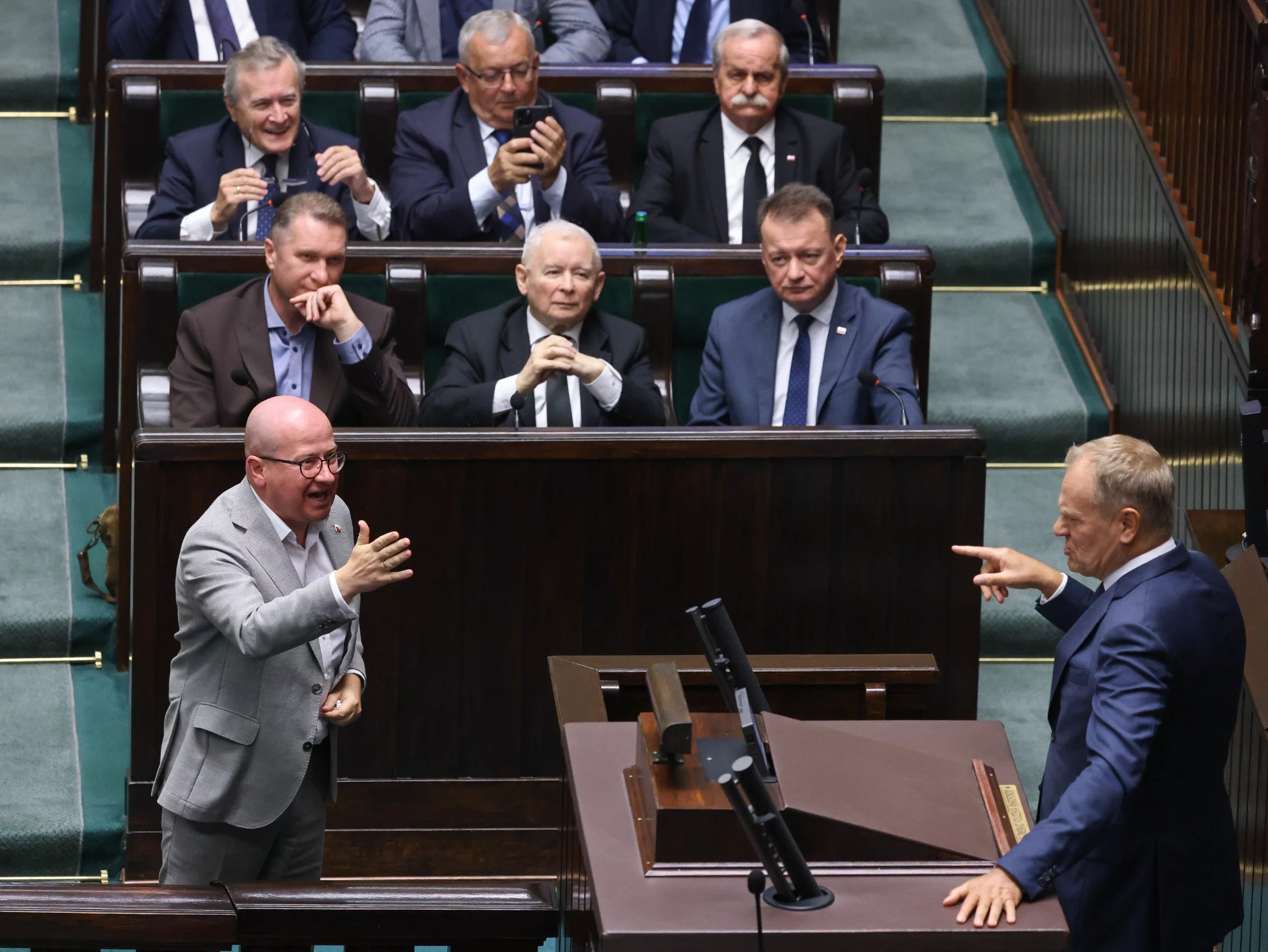 Premier Donald Tusk i poseł PiS Bartłomiej Wróblewski w Sejmie