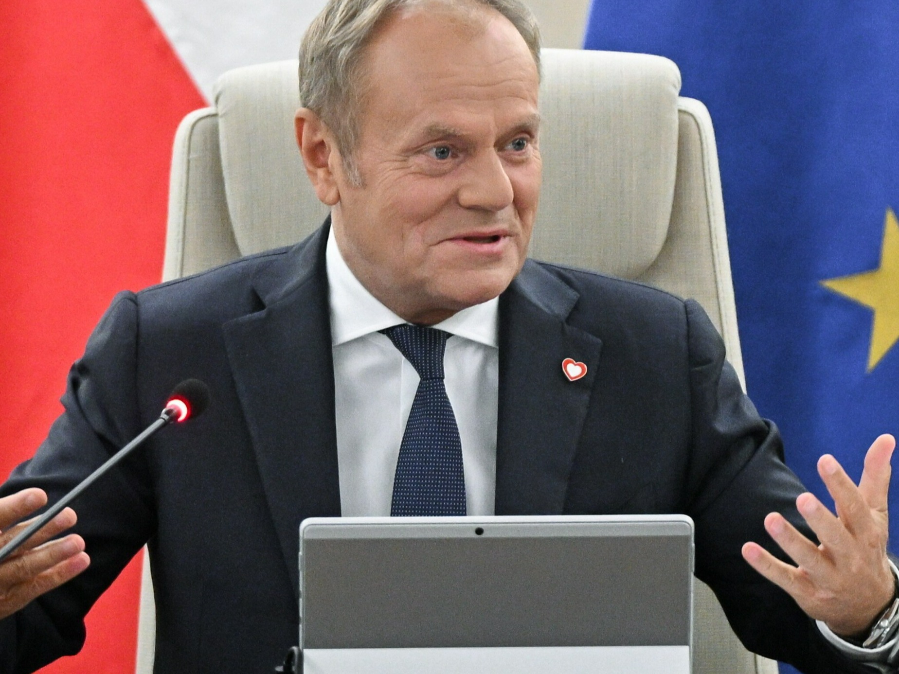 Tusk powinien odejść? Polacy odpowiedzieli