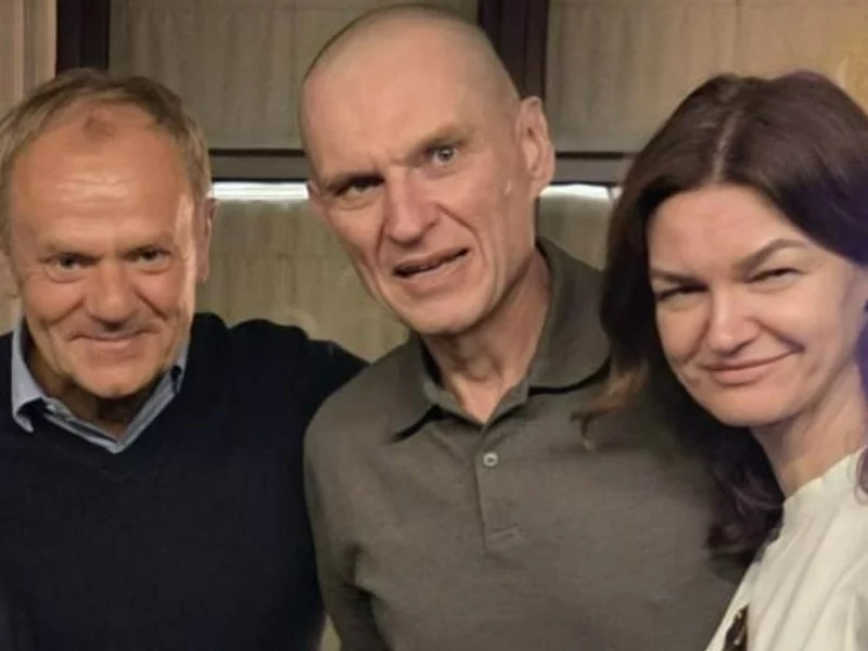 Donald Tusk podczas spotkania z Andrzejem Poczobutem i jego żoną Oksaną