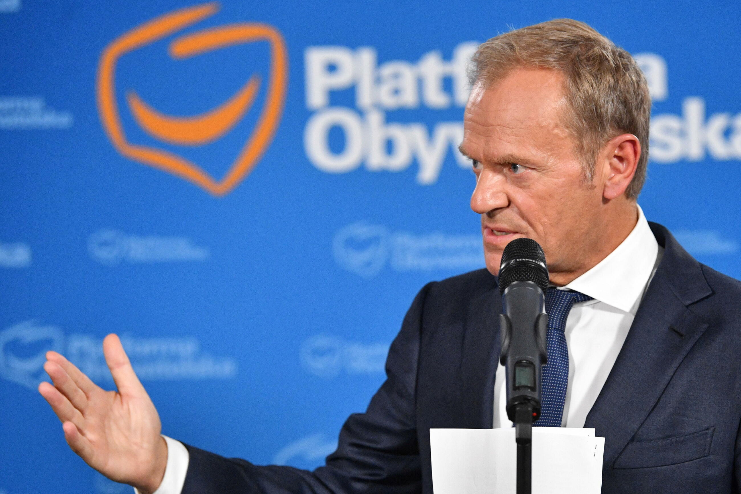 Przewodniczący Platformy Obywatelskiej Donald Tusk podczas konferencji prasowej