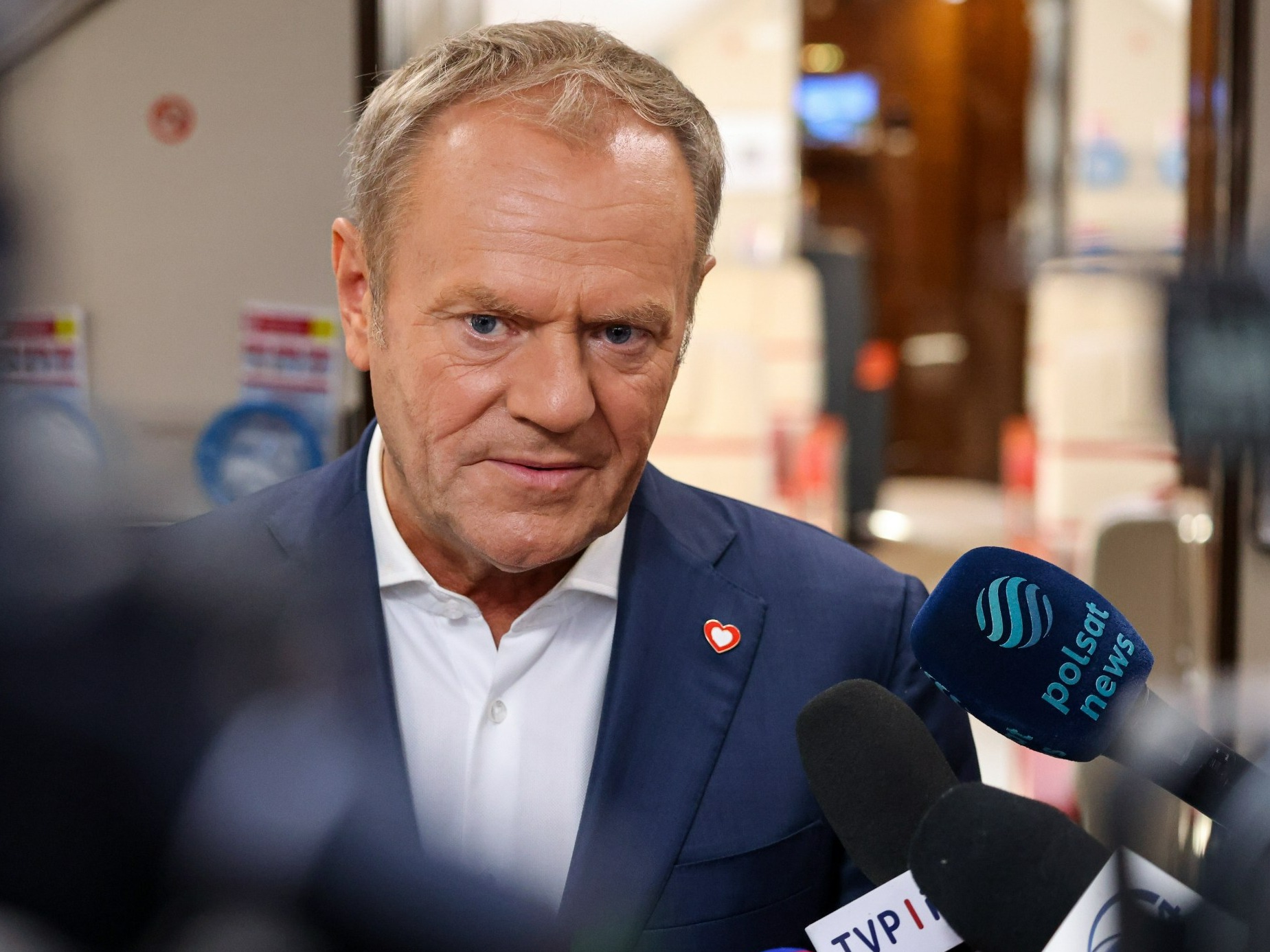 Tusk "zirytowany" biernością służb wobec Brauna
