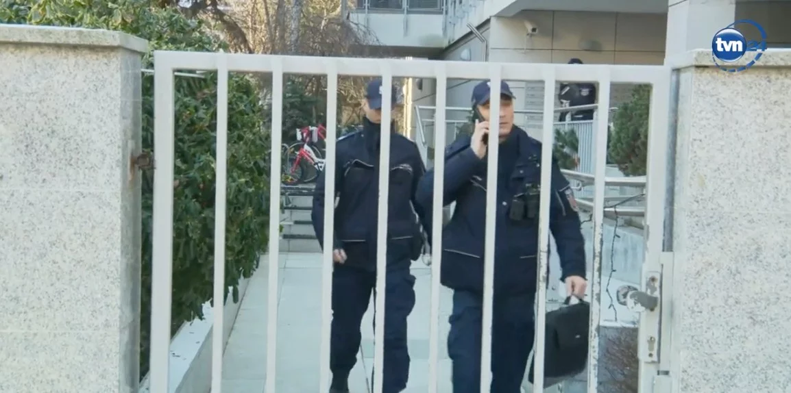 Policjanci szukają Mariusza Kamińskiego i Macieja Wąsika