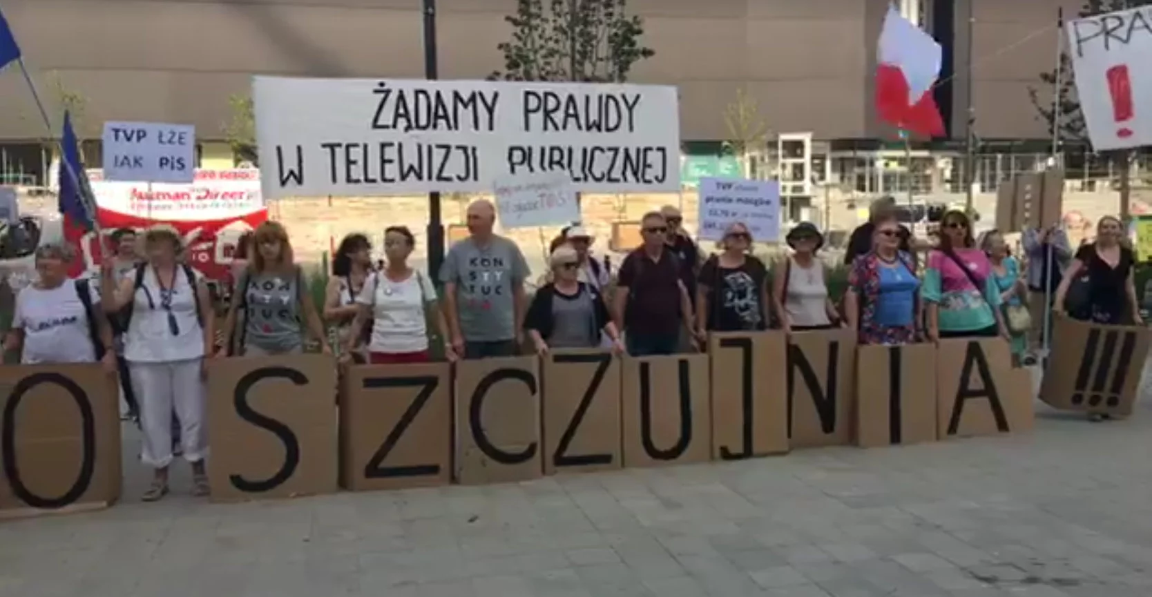 Protest przed siedzibą TVP Info