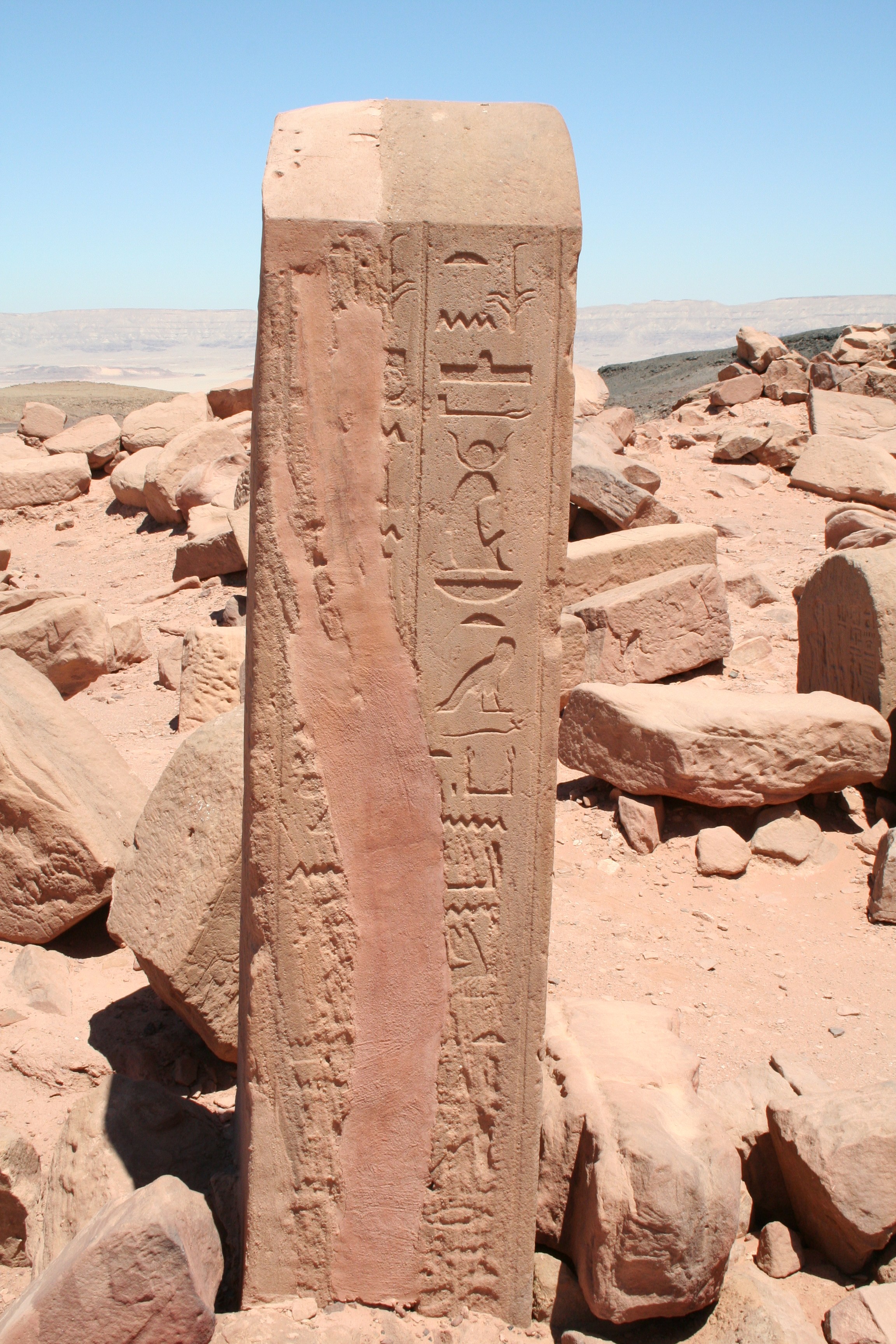 Starożytne stanowisko archeologiczne na egipskim Półwyspie Synaj, gdzie odkryto inskrypcje protosynajskie; pozostałości świątyni Hathor