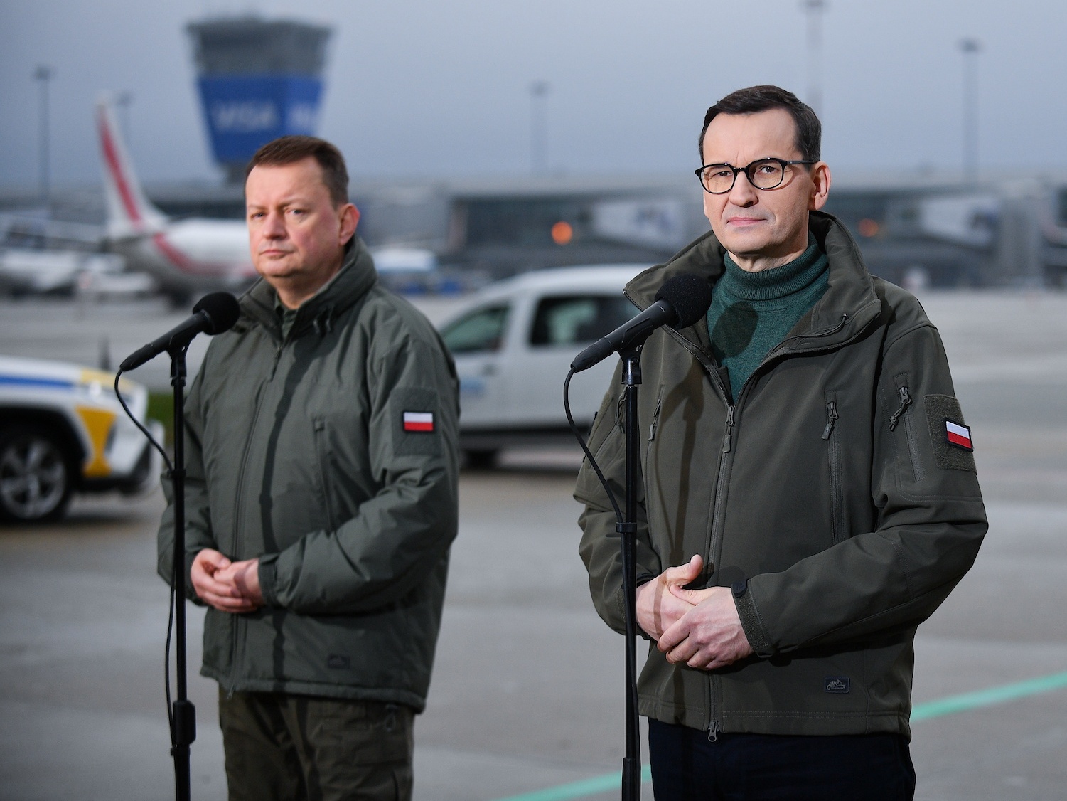 Premier Mateusz Morawiecki i szef MON Mariusz Błaszczak