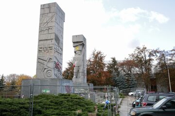 Tzw. Szubienice - Pomnik Wyzwolenia Ziemi Warmińskiej i Mazurskiej w Olsztynie