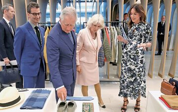 Ubrania zaprojektowane przez księcia Karola będą sprzedawane w Internecie