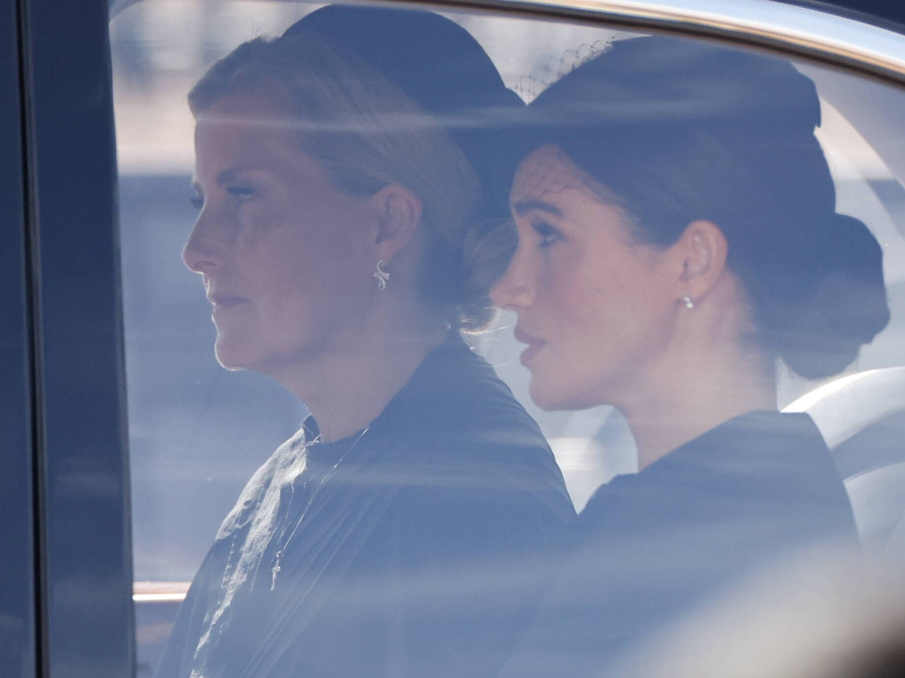 Pogrzeb brytyjskiej królowej Elżbiety II. Meghan, księżna Sussex i Sophie, hrabina Wessex.