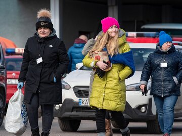 Uchodźcy z Ukrainy na polsko-ukraińskim przejściu granicznym w Dorohusku