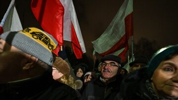 Uczestnicy manifestacji przed Aresztem Śledczym w Radomiu