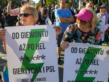 Uczestnicy protestu "Aborcja! Tak!" przed Sejmem w Warszawie