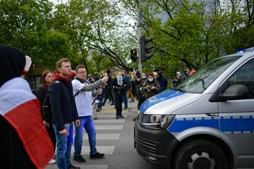 Uczestnicy "Strajku przedsiębiorców" w okolicy Placu Zawiszy w Warszawie