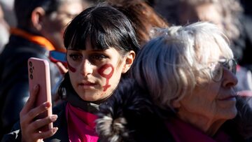 Uczestniczka protestu przeciwko przemocy wobec kobiet. Rzym 25.11. 2023