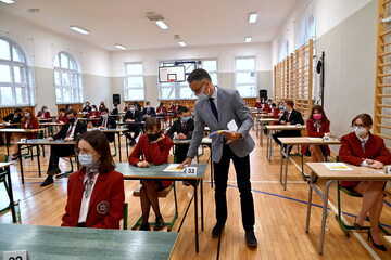 Uczniowie podczas egzaminu maturalnego, zdjęcie ilustracyjne