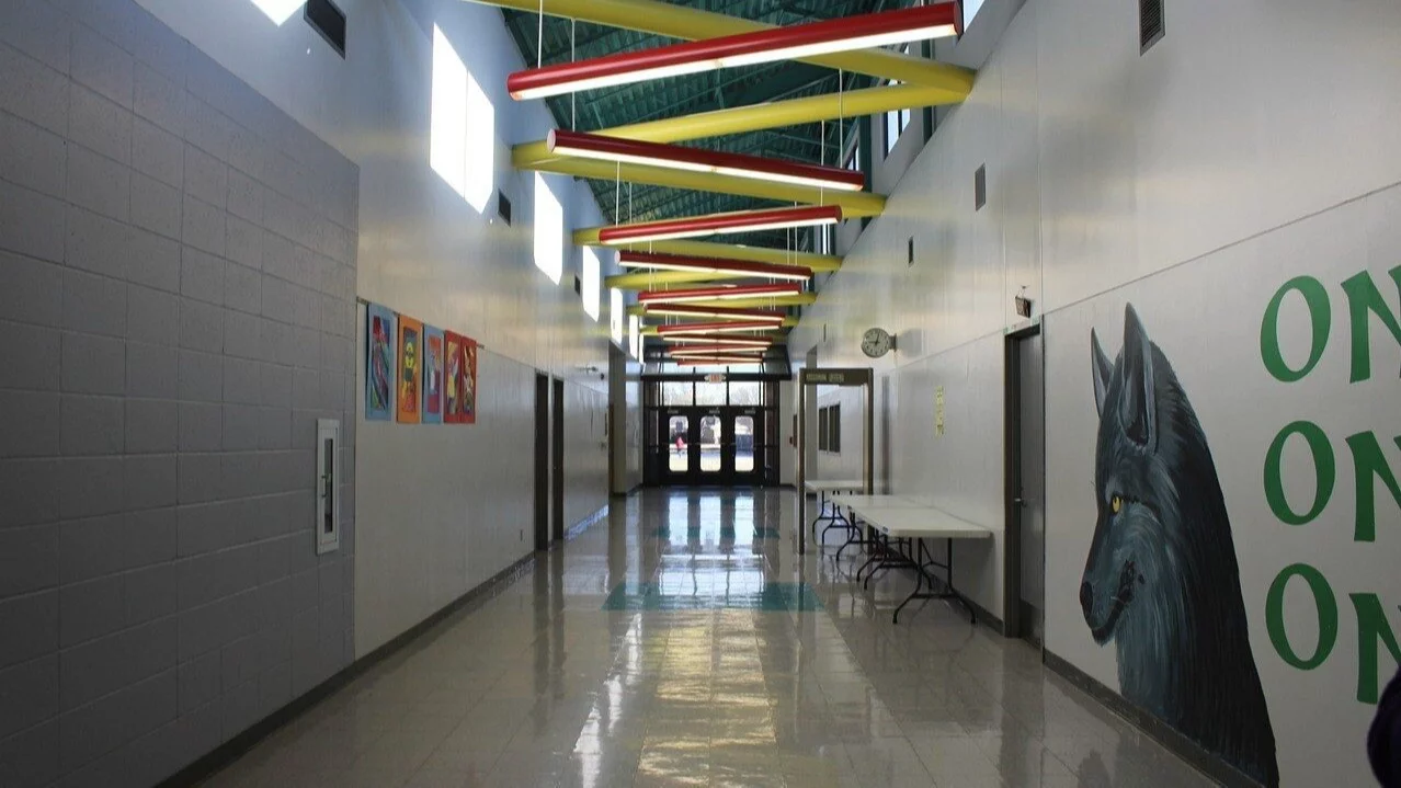 Uczniowie zasłabli podczas apelu. Szkoła i przedszkole ewakuowane