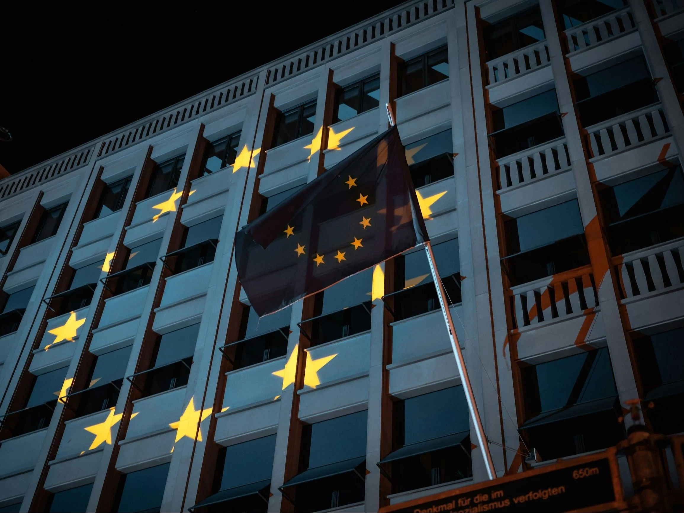 UE pożyczy pieniądze żeby wypłacić Polsce transzę pożyczki na KPO