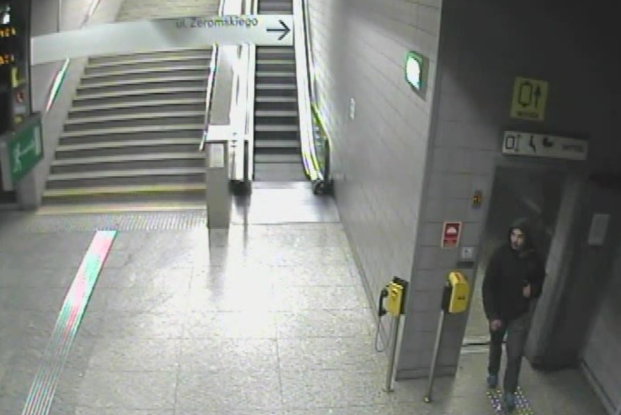 Warszawska policja szuka złodzieja defibrylatora