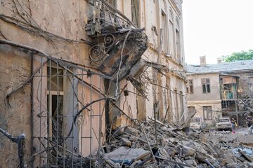 Ukraina, 23.07.2023. Zniszczenia po rosyjskim ataku w śródmieściu Odessy