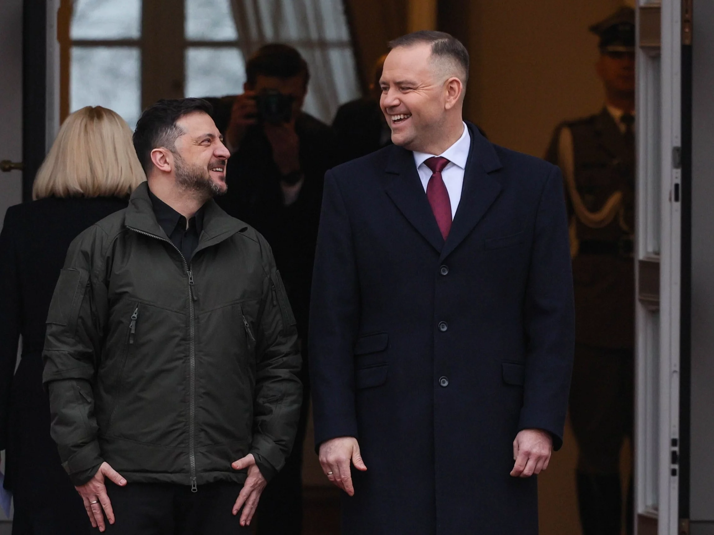 Prezydent Karol Nawrocki (P) oraz prezydent Ukrainy Wołodymyr Zełenski (L)