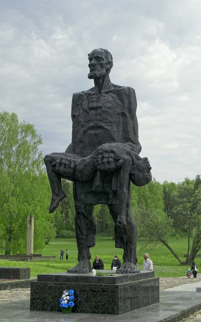 Memoriał upamiętniający ofiary masakry w Chatyniu